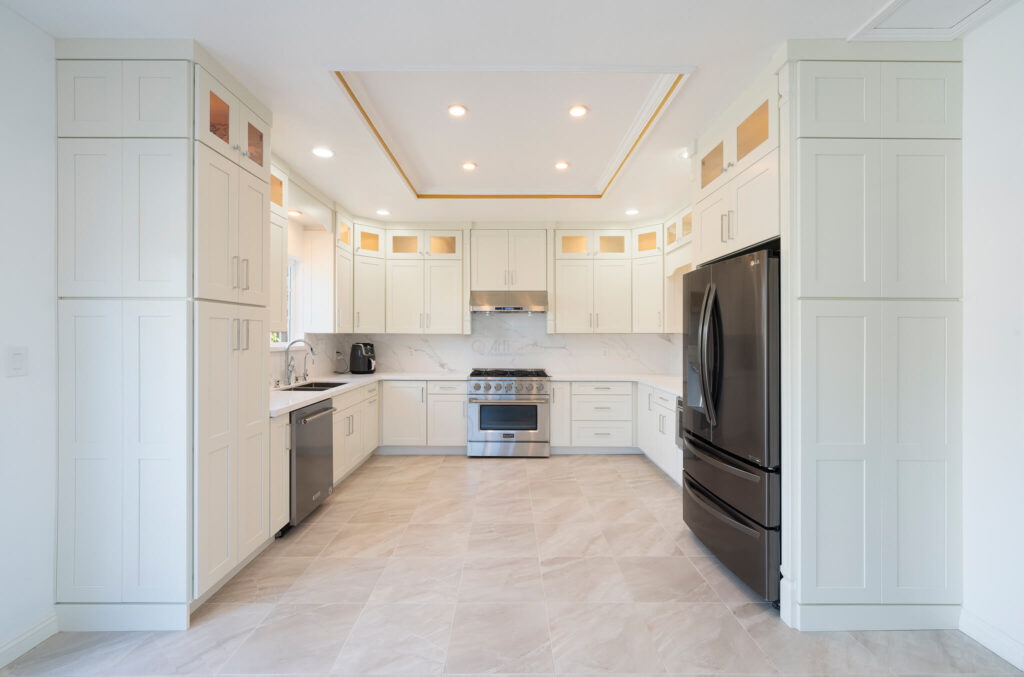Hong’s Kitchen – ArtiCraft Cabinetry