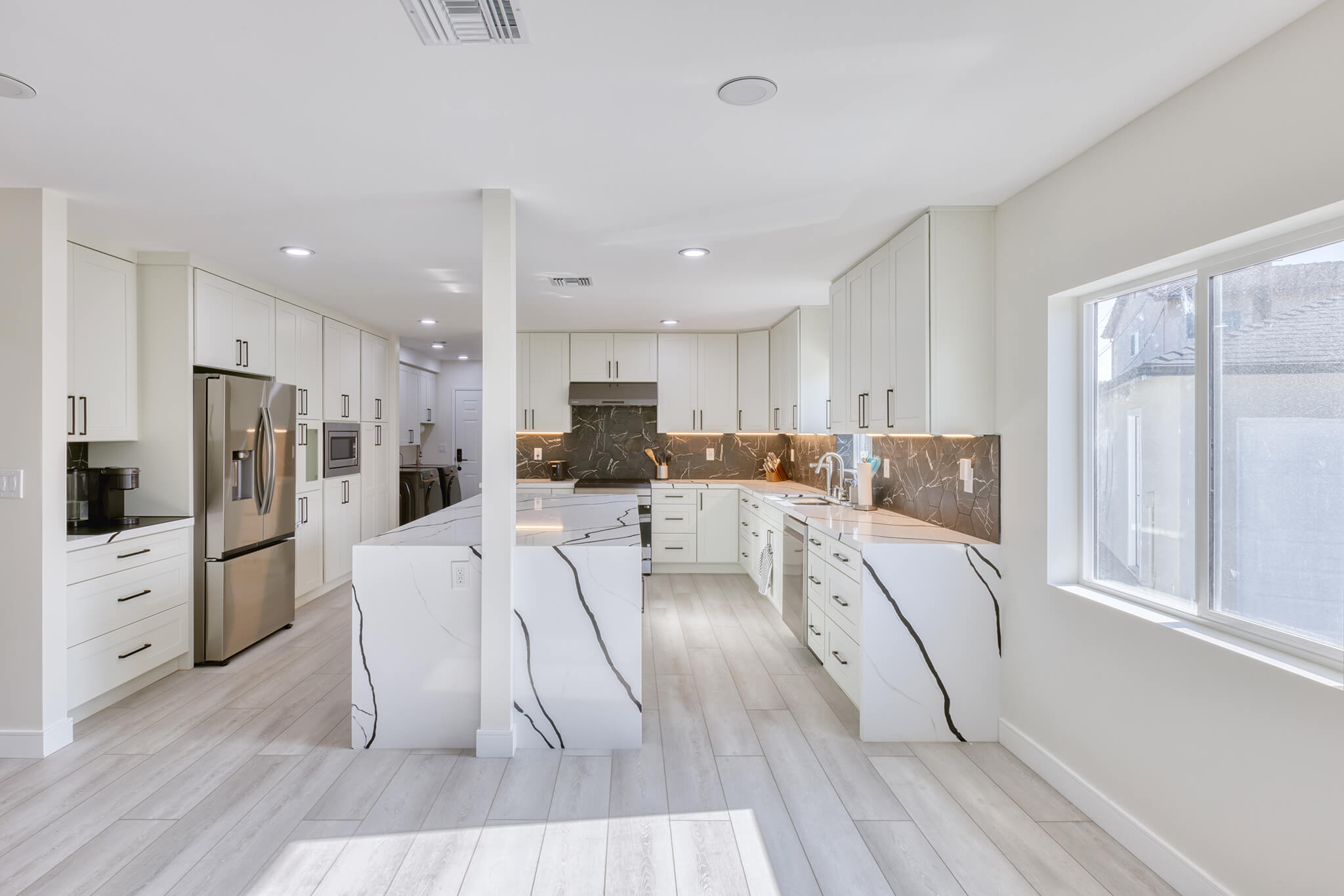 Shauna's Kitchen - ArtiCraft Cabinetry - 02